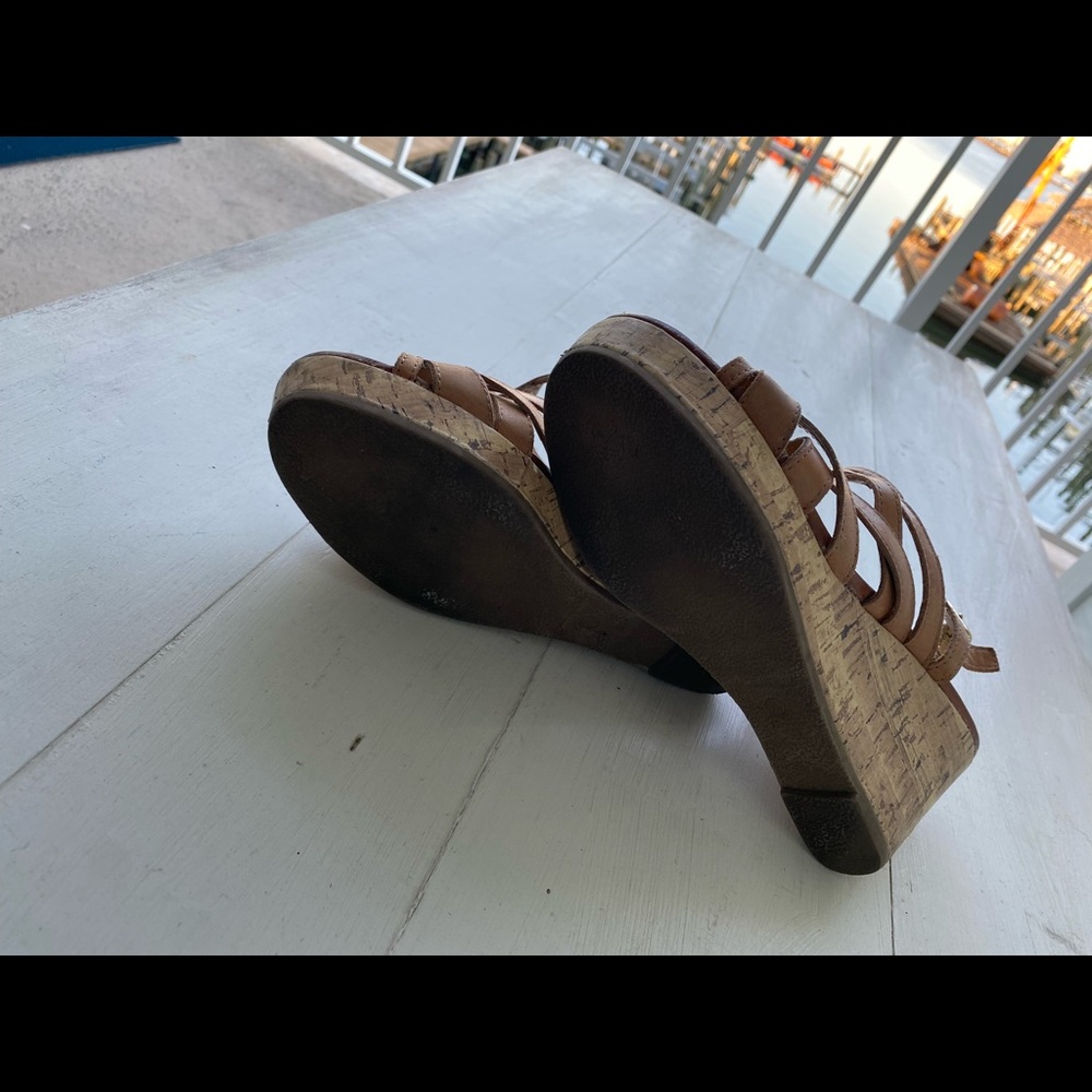 Kelly&Katie tan wedges. Like new. - Picture 4 of 7